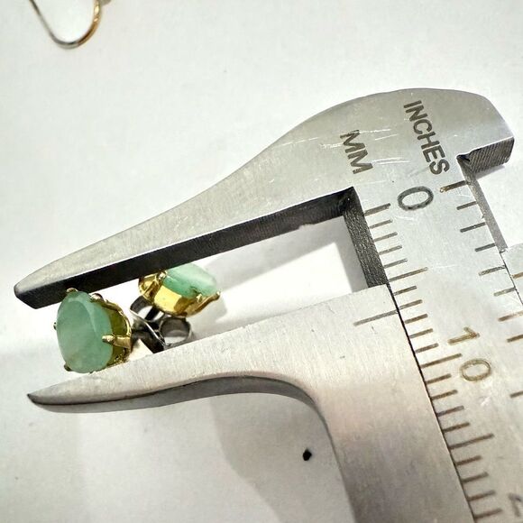 WOMEN’S GREEN GEMSTONE STUD EARRINGS – SILVER & GOLD MIXED METAL - Picture 10 of 17